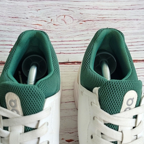 ON RUNNING The Roger White and Green Leather Sneakers Women's Size 7 - Picture 4 of 9